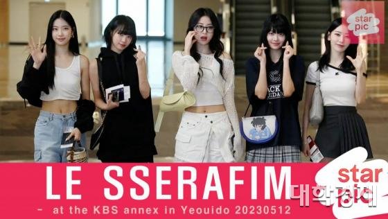 그룹 르세라핌(LE SSERAFIM) 김채원, 허윤진, 카즈하, 사쿠라, 홍은채가 KCON JAPAN 2023 공연을 위해 13일 오전 김포국제공항을 통해 출국하고 있다. 2023.05.13 /사진=임성균 기자 tjdrbs23@